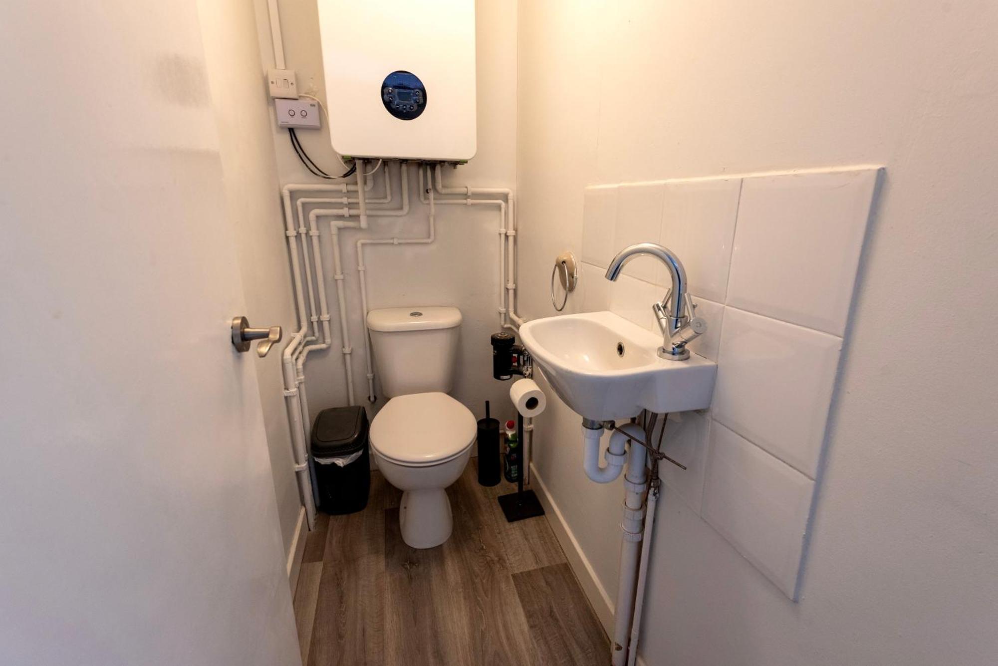 Single Room In Brand New 5 Bedroom Home BW Room 2 Solihull Buitenkant foto