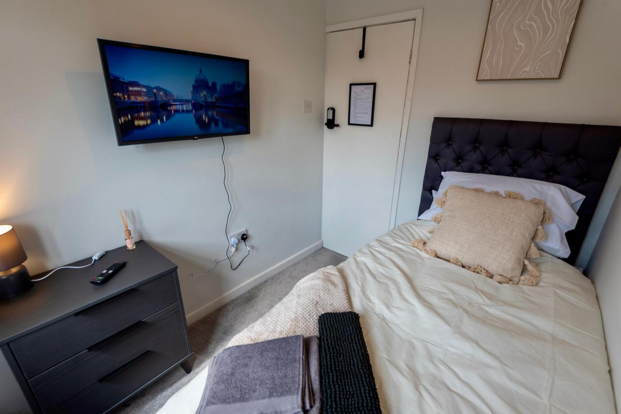 Single Room In Brand New 5 Bedroom Home BW Room 2 Solihull Buitenkant foto